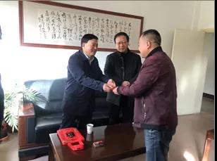 敦煌種業(yè)領(lǐng)導(dǎo)看望慰問公司老干部、老黨員及困難黨員職工